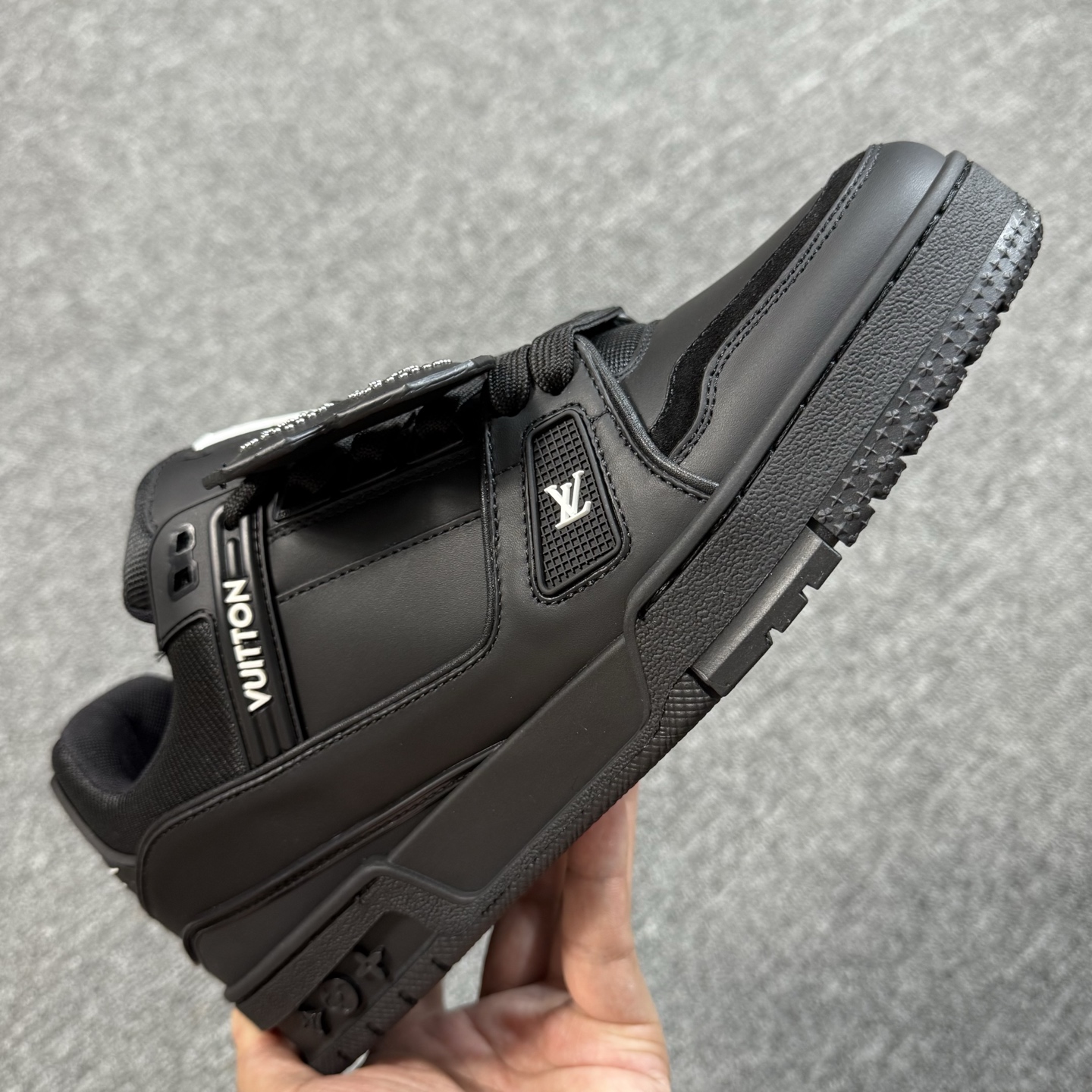 L0vis Vvtt0n Trainer