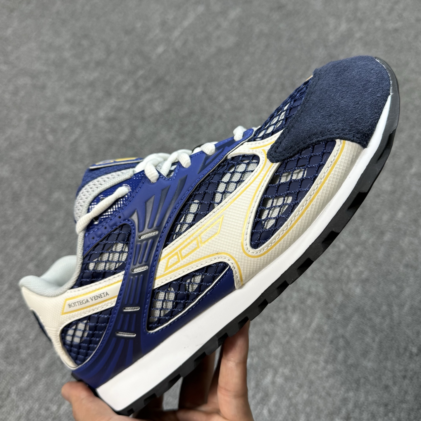 B0tt*ga Ven*ta Orbit Lace-up Round Toe Low-top