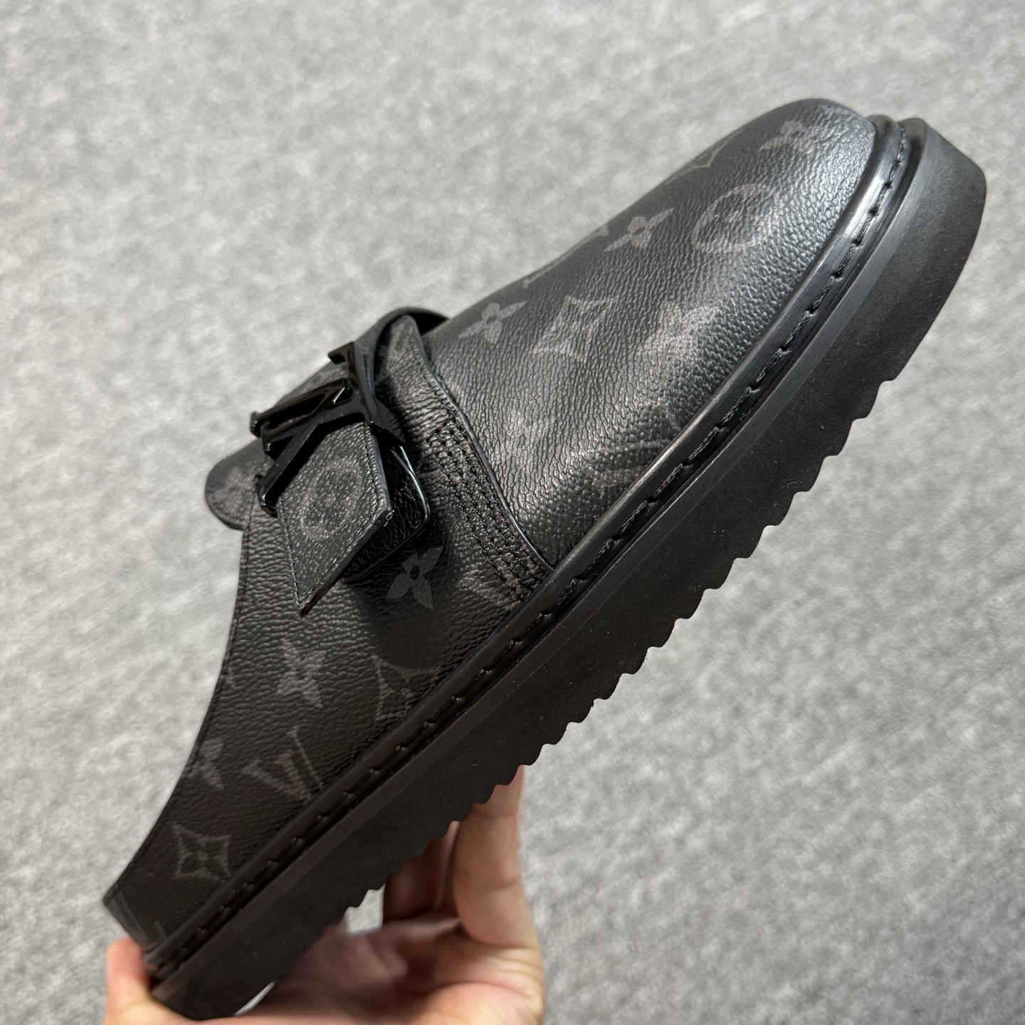 L0vis Vvtt0n Easy Mule