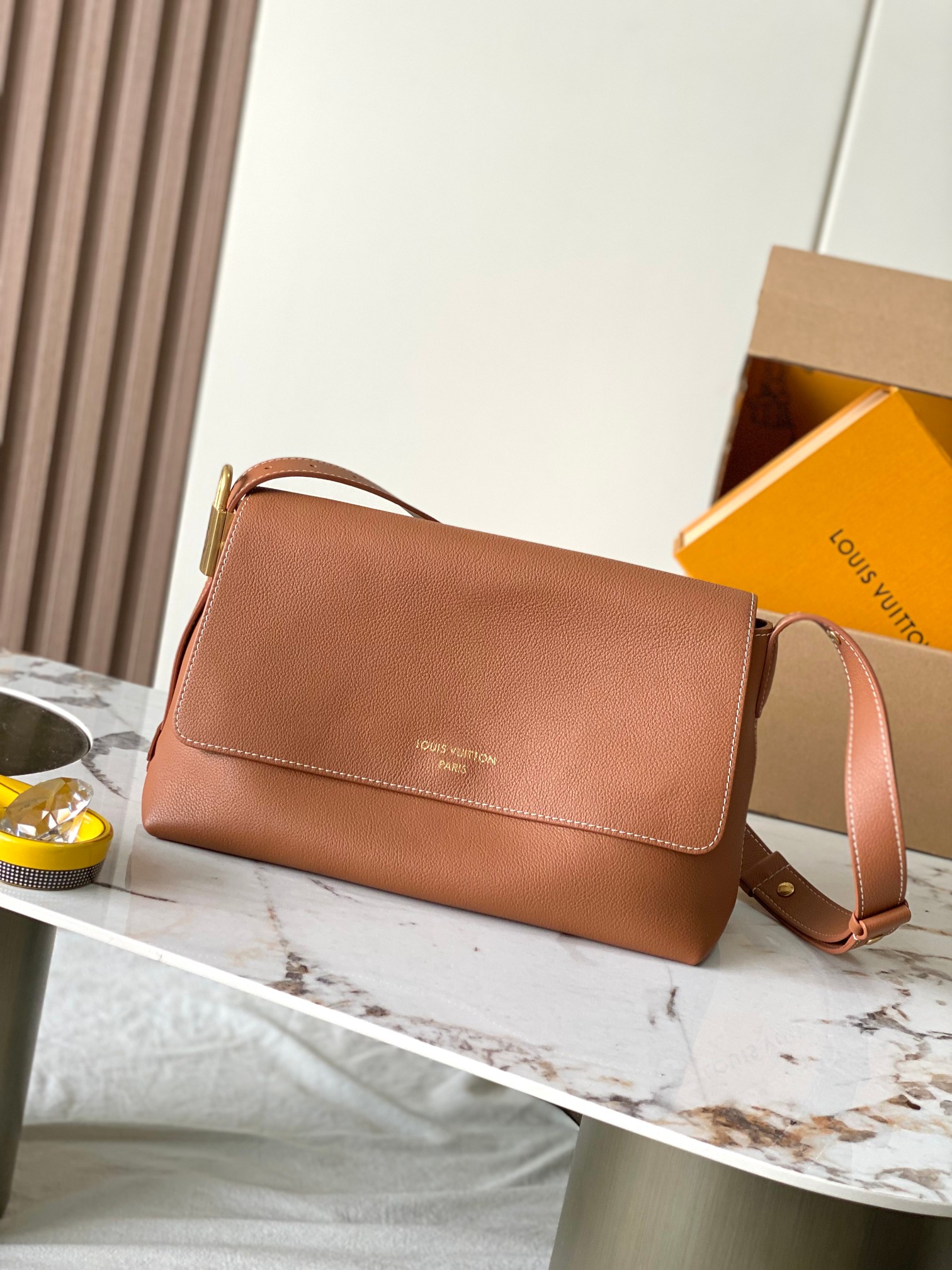 L0vis Vvtt0n  Low key messenger