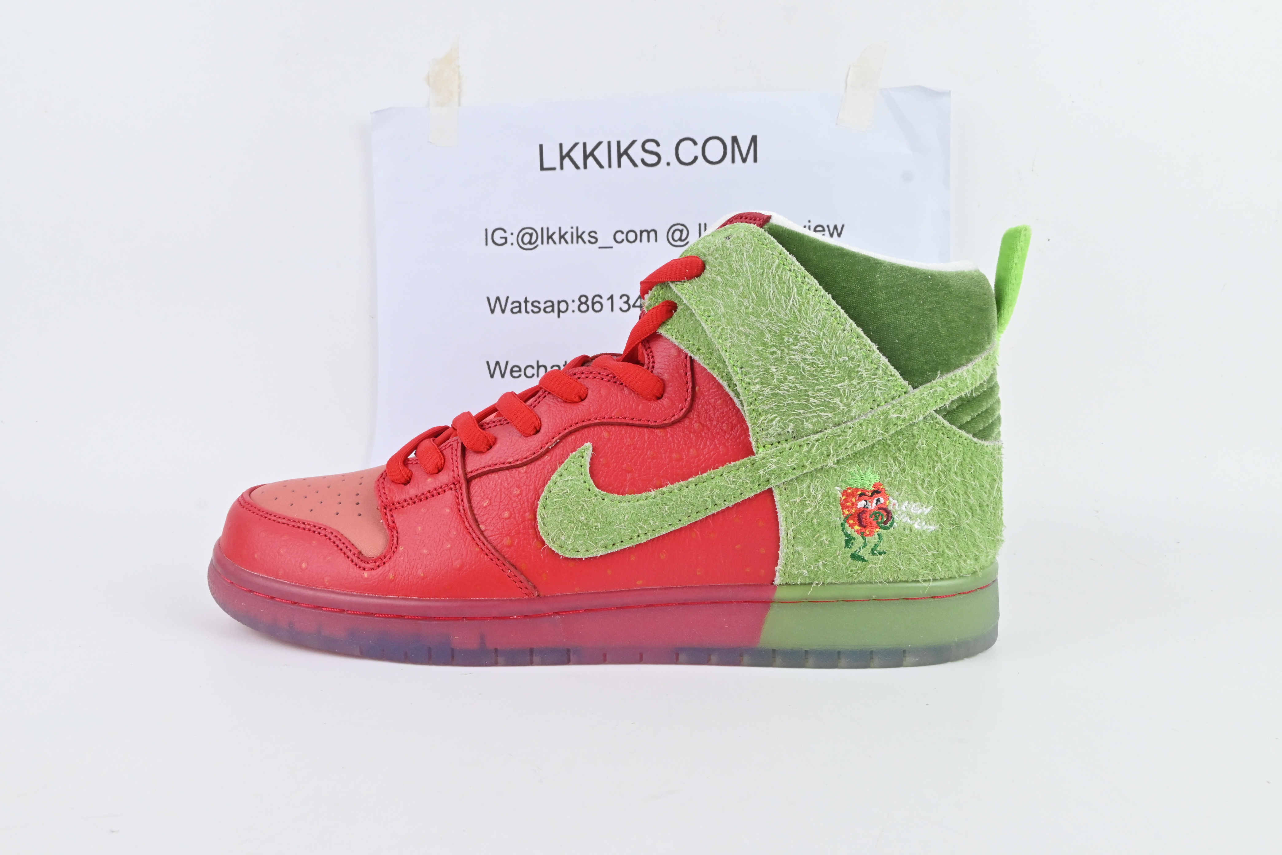 Nike SB Dunk High Strawberry Cough