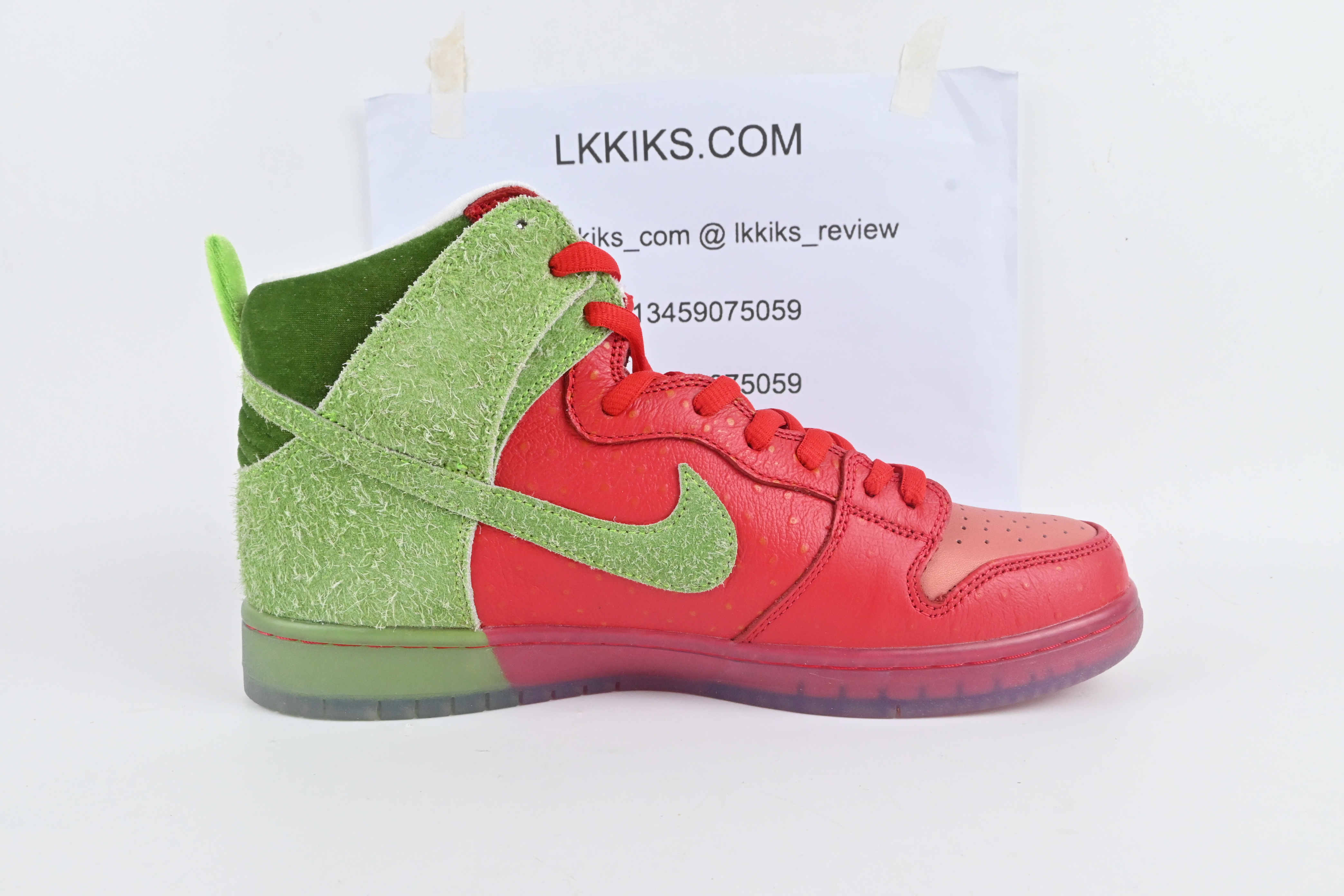 Nike SB Dunk High Strawberry Cough