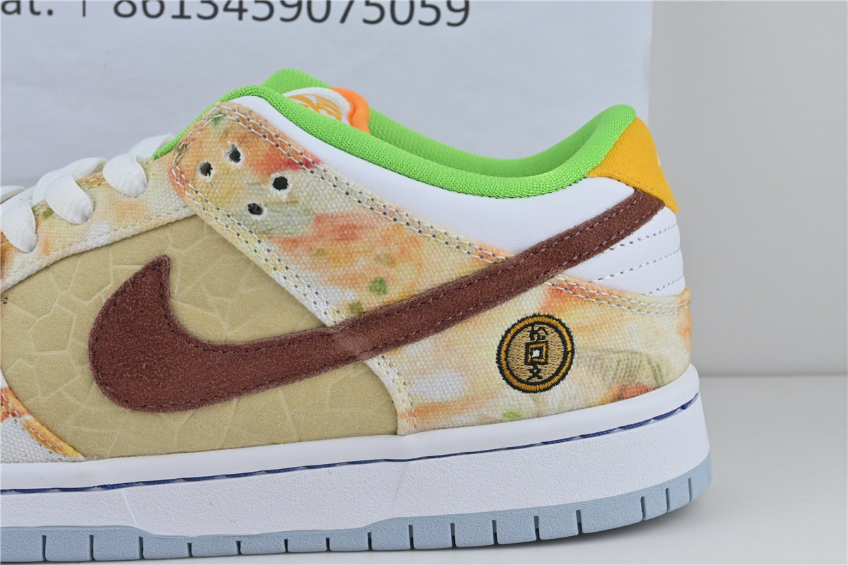Nike SB Dunk Low Street Hawker